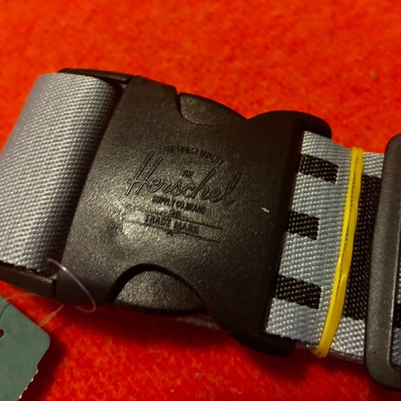 Hershel gray and black multilingual Hello adjustable luggage belt NWT - Picture 7 of 7